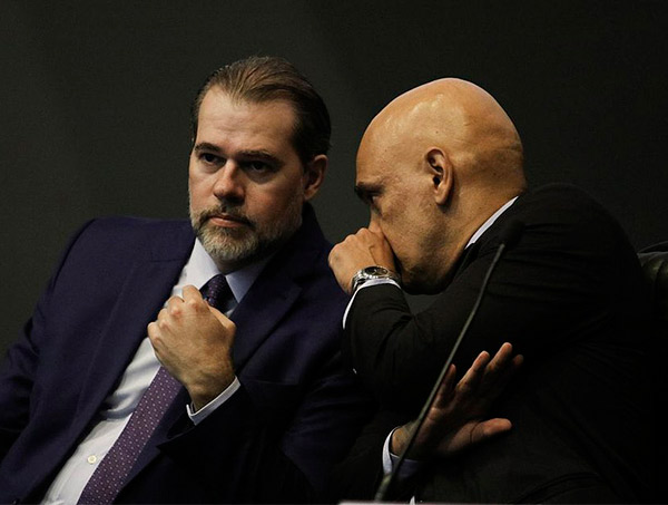 Senadores já falam em impeachment de Toffoli e Moraes