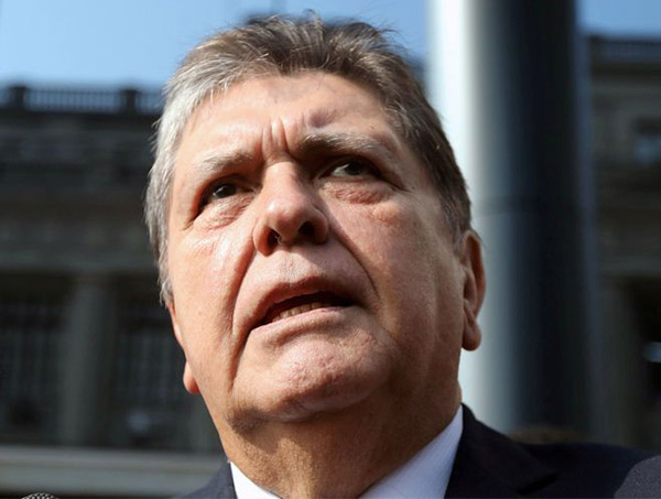 Ex-presidente do Peru morre após dar tiro na cabeça ao ser preso