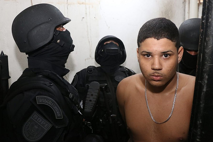 Homem invade casa e faz mulher refém em Lauro de Freitas