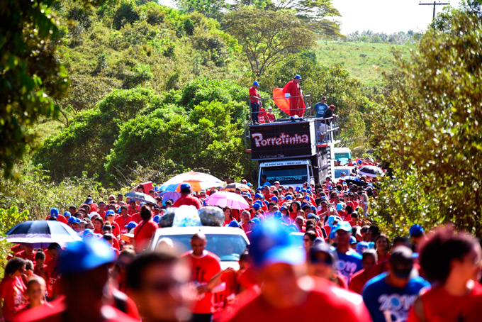 1ª Caminhada do Sacrifício reúne milhares de fiéis em Dias d'Ávila
