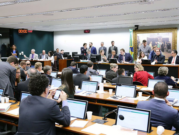 CCJ aprova parecer a favor da reforma da Previdência