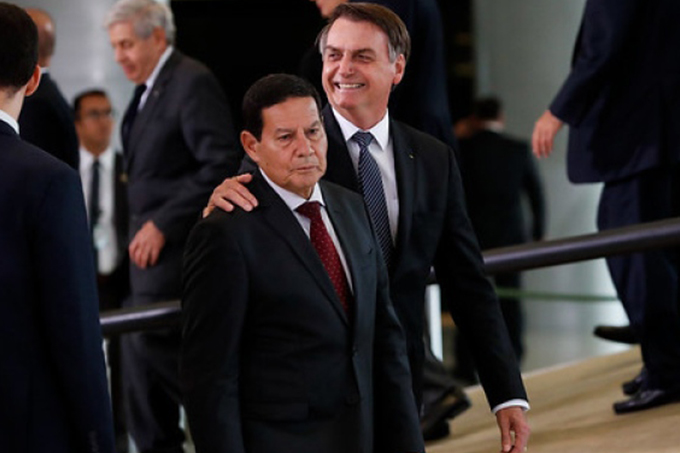 Bolsonaro sugere que Mourão atua como presidente paralelo