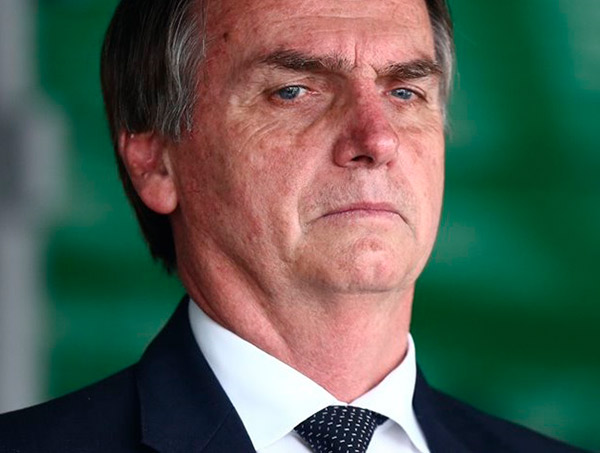 Bolsonaro diz que Brasil não pode ser paraíso do mundo gay
