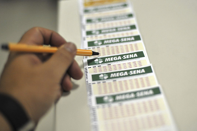 Mega-Sena acumula e deve pagar R$ 125 milhões no próximo sorteio