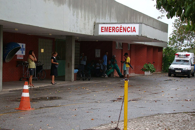 Homem e adolescente morrem e mulher fica ferida após serem baleados 