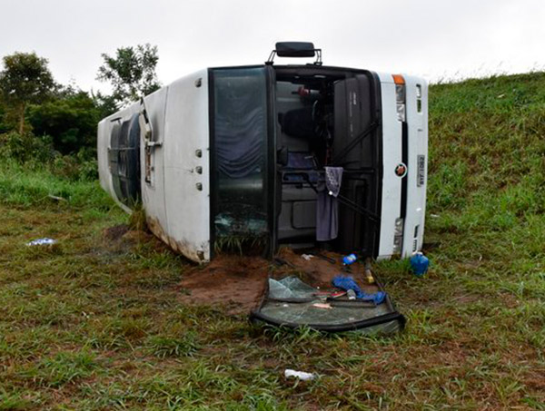 Acidente com ônibus de torcedores do Corinthians deixa 14 feridos