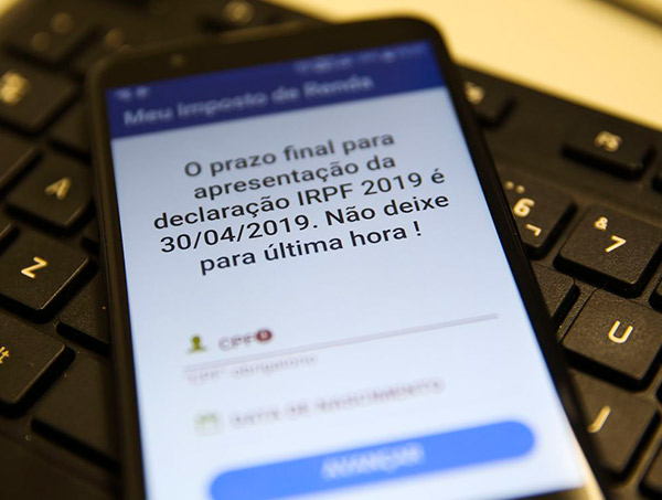 Contribuintes têm até hoje para entregar Imposto de Renda