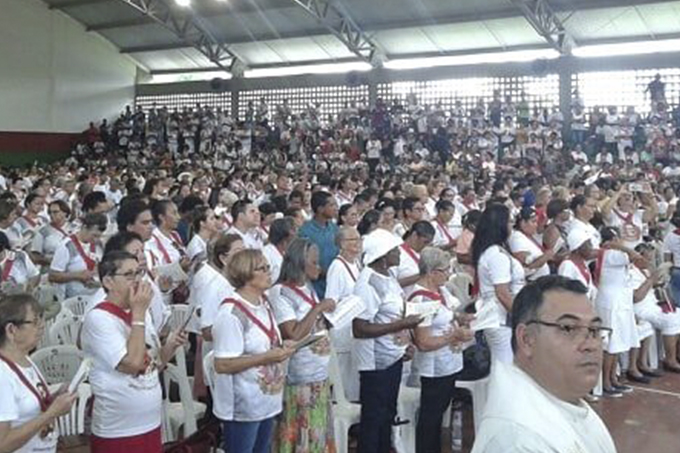 Encontro Diocesano reuni fiéis no ginásio do Parque da Cidade