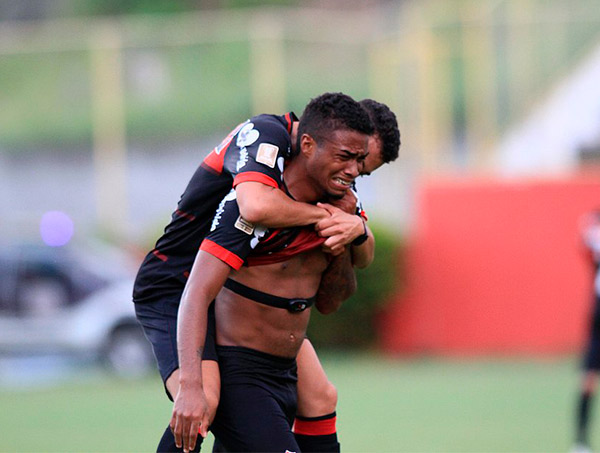 Herói do jogo contra o Vila Nova, Ruan Potó seria substituído