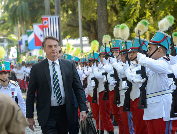 Bolsonaro diz que meta é implantar um colégio militar em cada capital