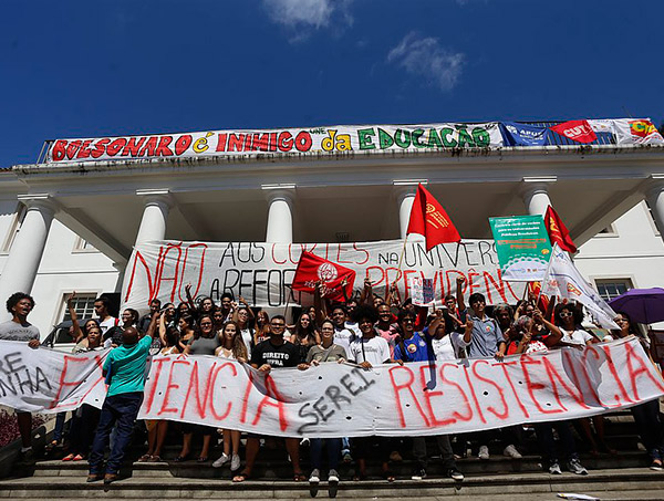 MEC amplia bloqueio de recursos para a Ufba: corte pode passar de R$ 55 milhões
