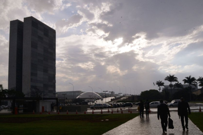 Planalto dá aval para recriar dois ministérios, diz líder do governo no Senado