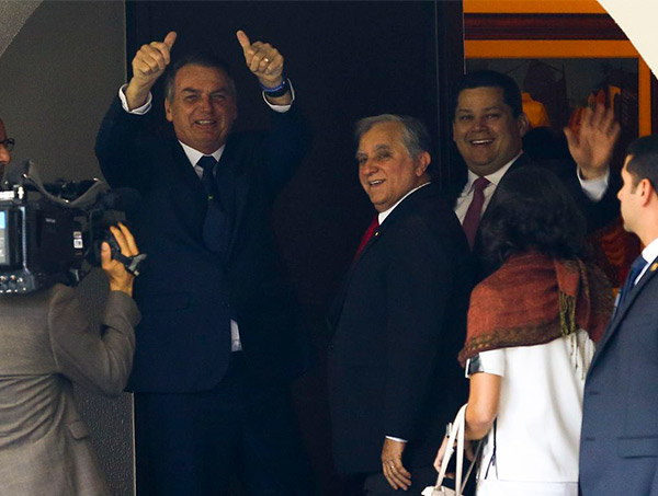 Bolsonaro discute pacto federativo com governadores e senadores