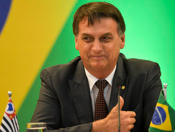 Decreto de Bolsonaro permite que crianças e adolescentes usem armas