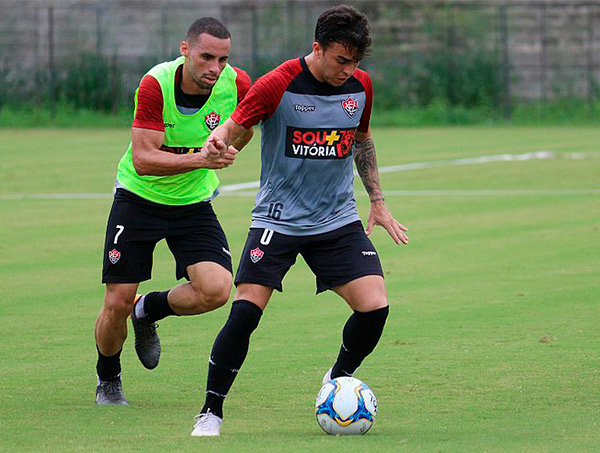 Leão volta aos treinos e Tencati foca no posicionamento defensivo