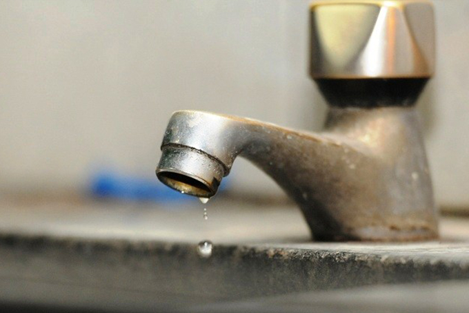 Moradores de várias localidades reclamam da falta de água 