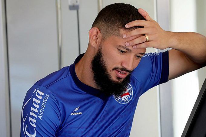 Moisés e Arthur Caíke devem desfalcar o Bahia contra Athletico-PR