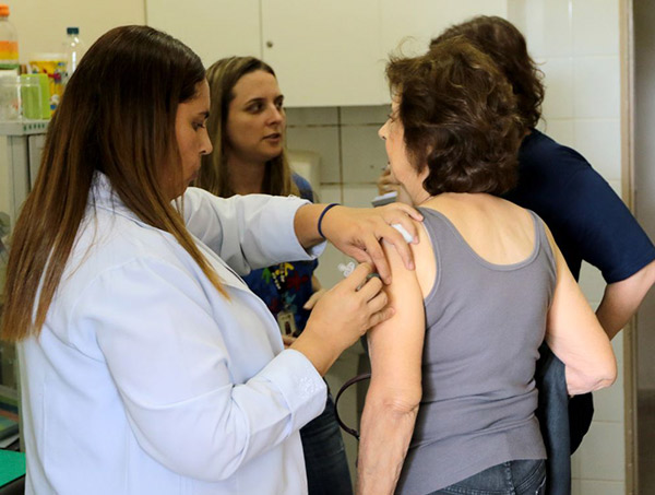 Gripe já matou 99 pessoas no Brasil; vacinação segue até 31 de maio
