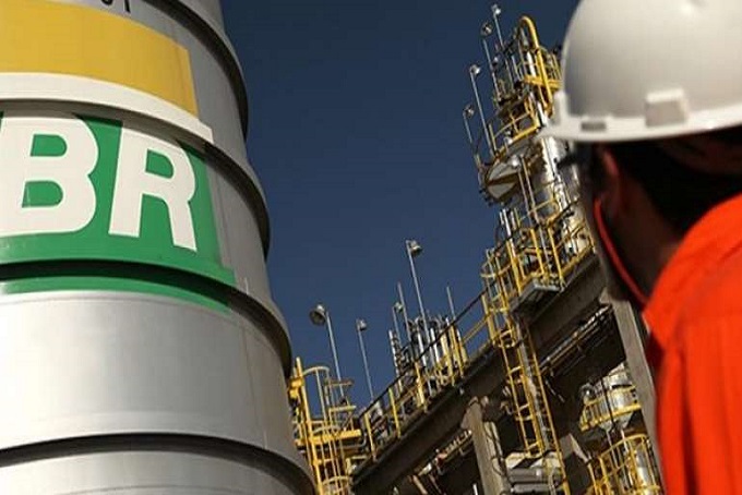 Petrobras traça plano para venda de oito refinarias