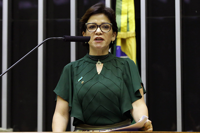 Deputada depõe à PF e acusa ministro do Turismo por esquema de laranjas