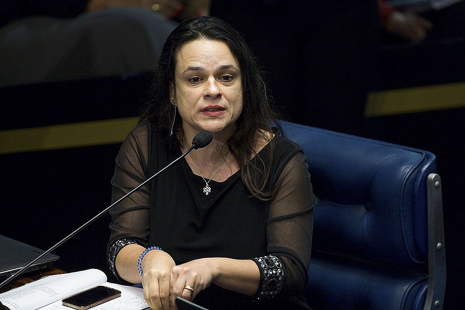 Janaina Paschoal se diz contra manifestação de apoio a Bolsonaro