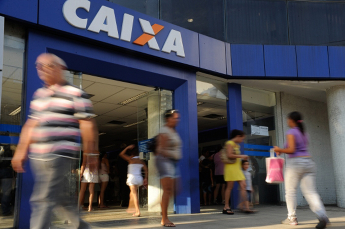 Caixa começa a chamar candidatos aprovados no concurso de 2014