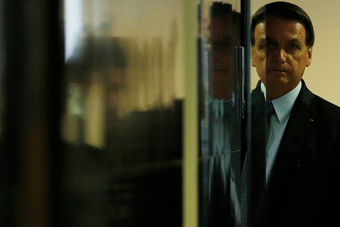 Bolsonaro muda decreto e cidadão comum não poderá comprar fuzil