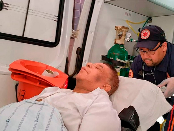 Após princípio de AVC, Agnaldo Timóteo passa por cateterismo em Salvador