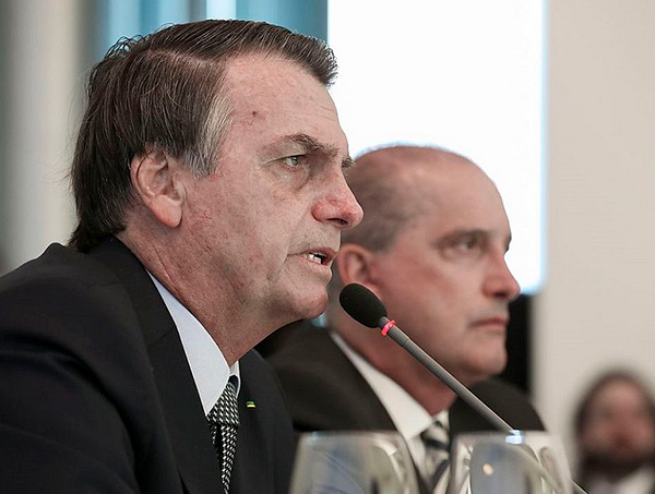 Bolsonaro discorda de Rui sobre estudantes ricos pagarem em universidades públicas