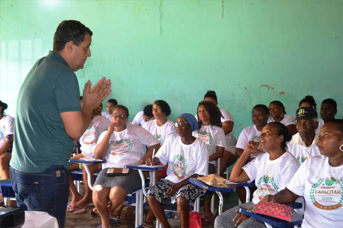 Comunidade de Vila de Camaçari recebe Projeto Capacitar