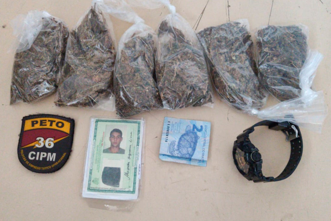 Jovem de Mata de São João é preso com drogas em Dias d'Ávila