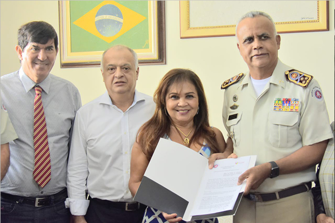 Prefeitura oficializa acordo para implantação de disciplina Militar em escola 