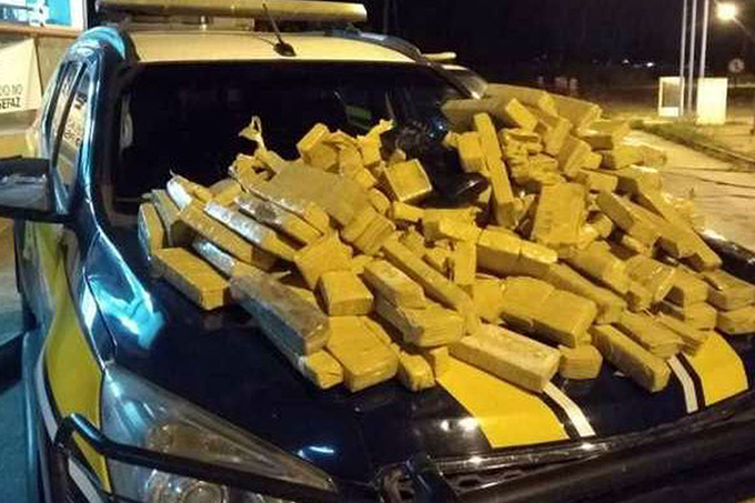 Casal é preso após ser flagrado com mais de 500 tabletes de maconha