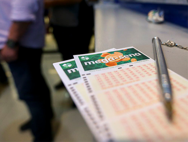 Mega-Sena acumula e pode pagar R$ 55 milhões no sábado