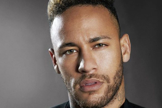 Assessoria jurídica de Neymar envia nota de repúdio a programas da Globo 