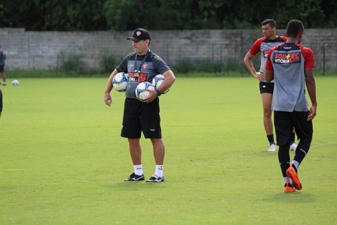 Vitória encara Sport em busca de primeiro triunfo longe de Salvador