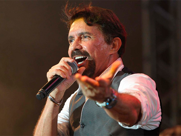 Adelmário Coelho anima Quermesse Paroquial em Dias d'Ávila