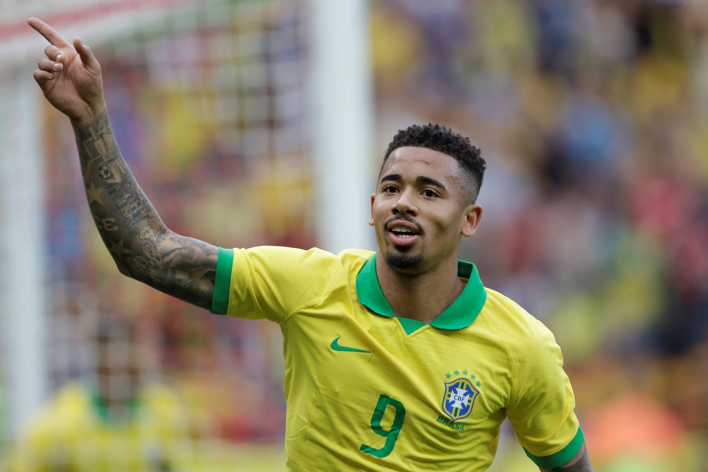 Brasil cumpre papel e atropela Honduras diante de estádio vazio