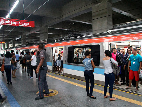 Metrô de Salvador terá biblioteca com mil livros para consulta