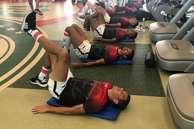 Vitória treina em São Paulo de olho no jogo contra o Oeste