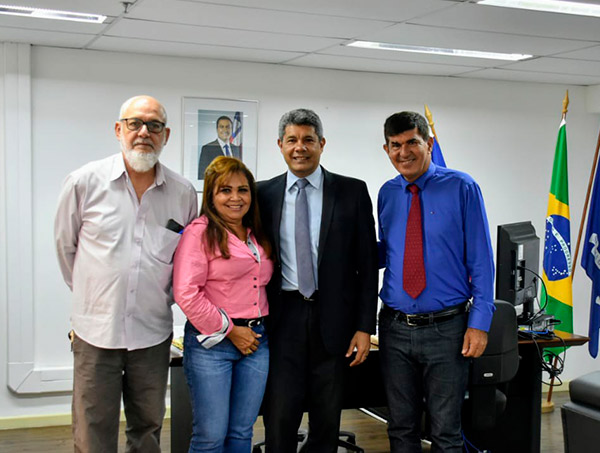 Prefeitura de Dias d’Ávila busca melhorias para a educação junto ao Estado