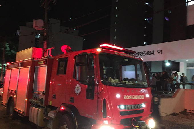 Acidente com elevador deixa feridos em edifício empresarial de Salvador