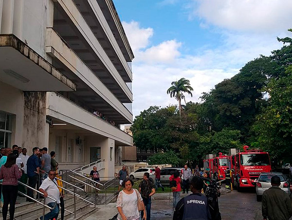 Incêndio atinge Hospital das Clínicas da Ufba, em Salvador