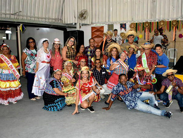 Forrozeiros da melhor idade curtem festa junina em Dias d’Ávila