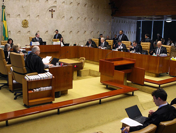 Supremo decide criminalizar a homofobia como forma de racismo