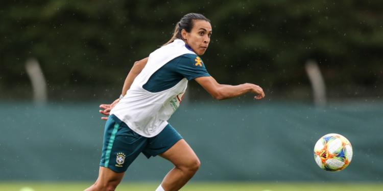 Recuperada, Marta deve enfrentar Itália na terça