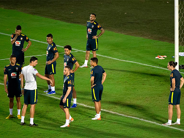 Arthur treina no Barradão e será titular da Seleção Brasileira
