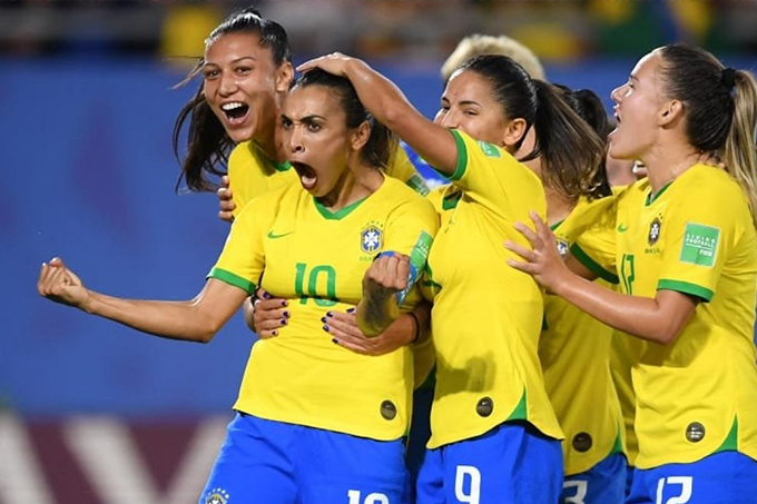 Com gol de Marta, Brasil bate a Itália e avança na Copa do Mundo