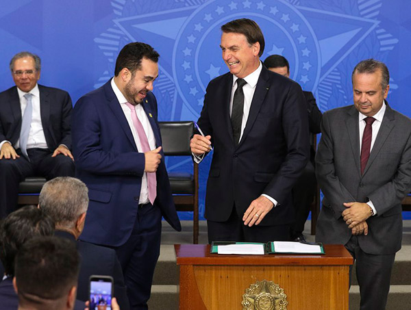 Bolsonaro sanciona lei de combate a fraudes no INSS