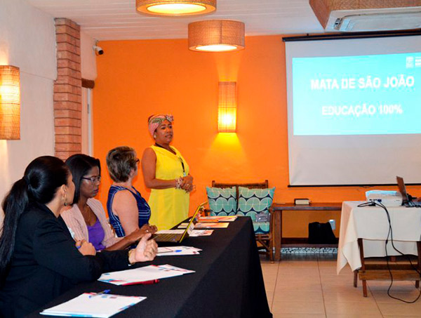 Encontro discute educação de municípios baianos na Praia do Forte
